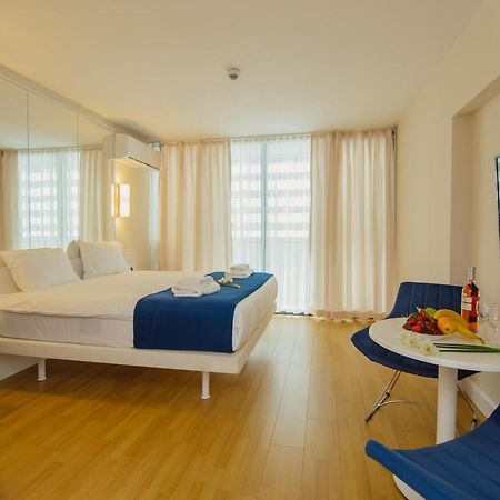 Orbi City - A & С Apartment Batumi Bagian luar foto