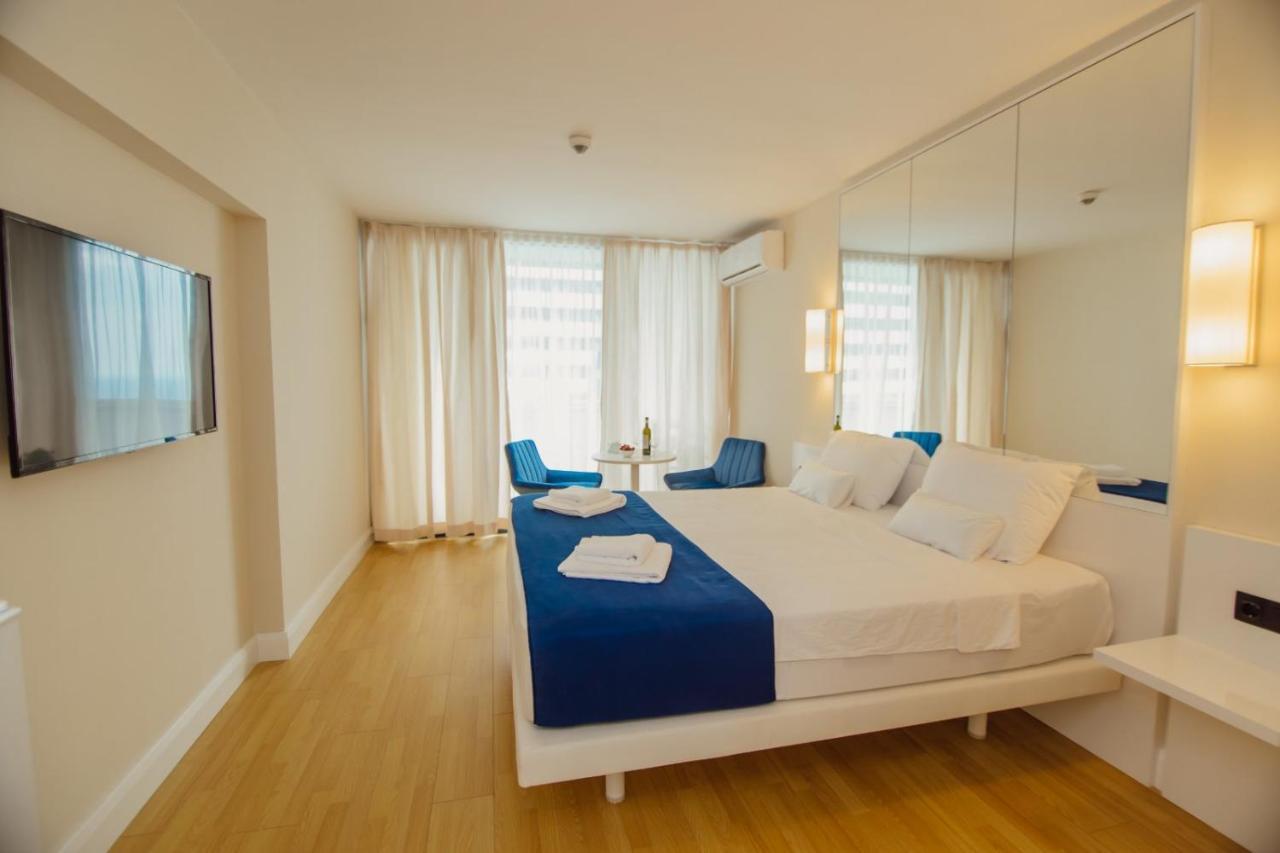 Orbi City - A & С Apartment Batumi Bagian luar foto