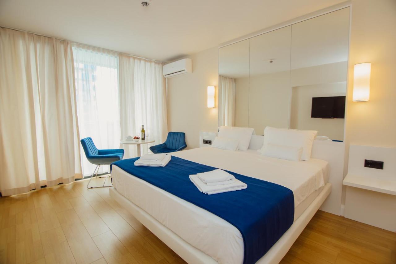 Orbi City - A & С Apartment Batumi Bagian luar foto